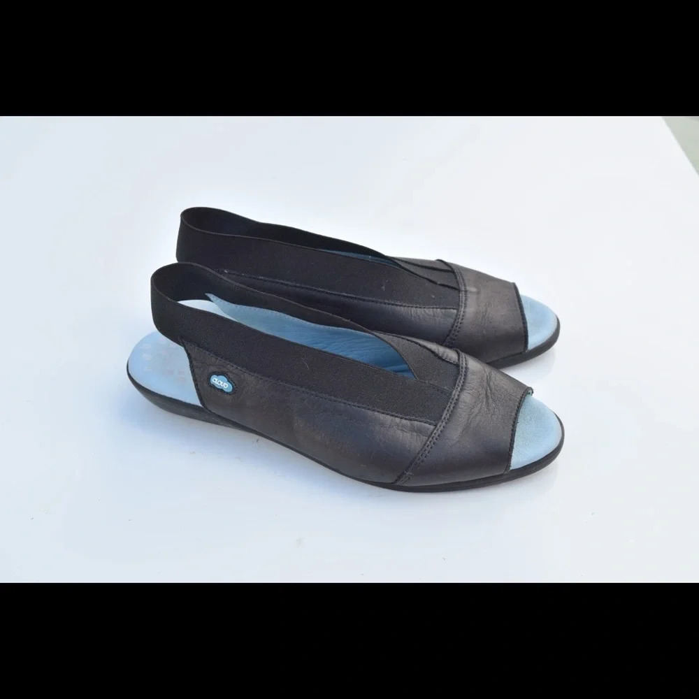 Cloud Caliber sling back flats